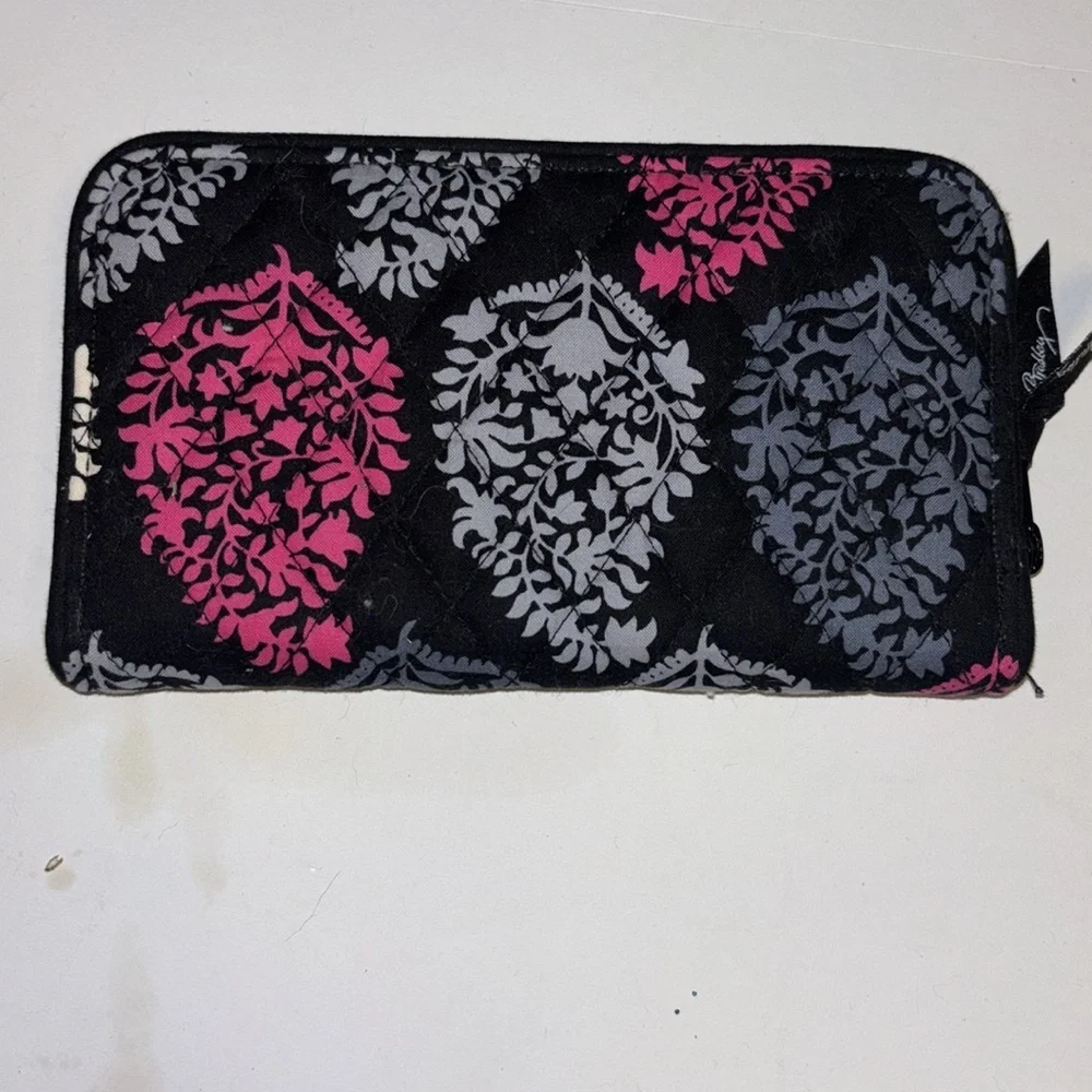 VERA BRADLEY QUILTED WALLET/CLUTCH
BLACK PINK SHADES OF GRAY - Picture 2 of 6